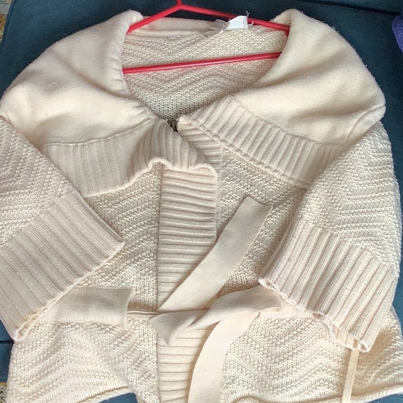 cream sweater - Picture 3 of 4